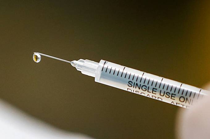 Anvisa autoriza ampliação do número de voluntários para teste da vacina contra a Covid