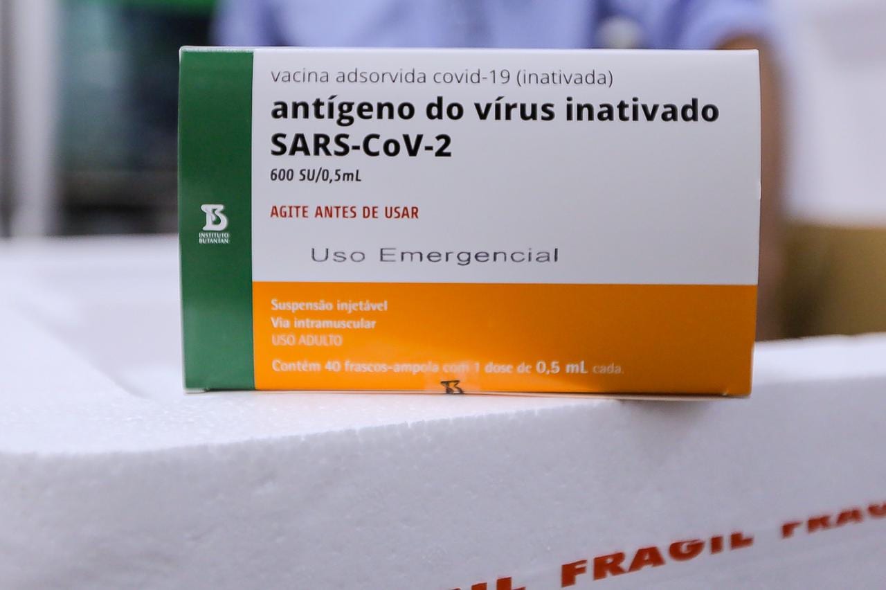 Camaçari recebe 2.040 doses da vacina contra Covid-19