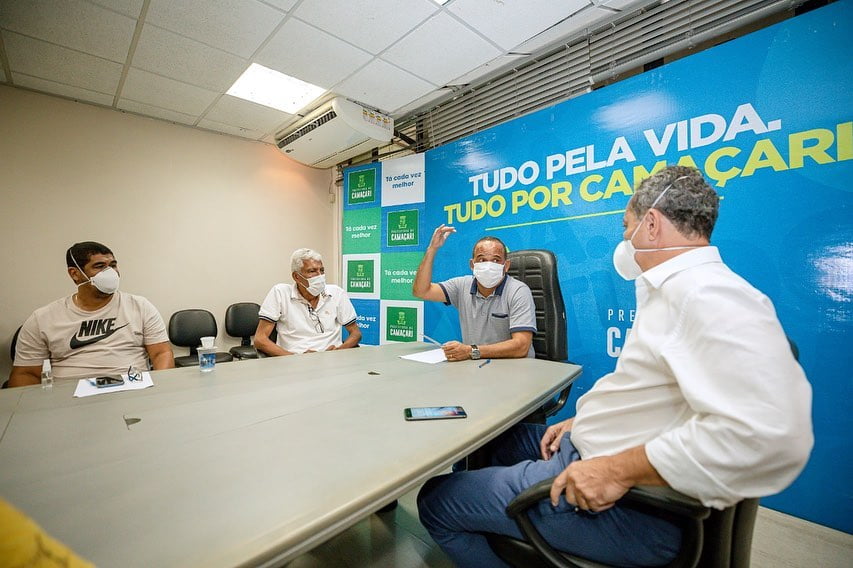 Prefeito reúne equipe da Secretaria de Saúde para discutir o Hospital Público Municipal