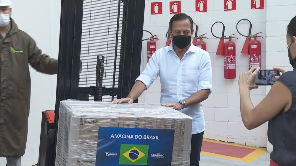 Doria acompanha carregamento de doses da vacina do Butantan em SP — Foto: Reprodução/TV Globo