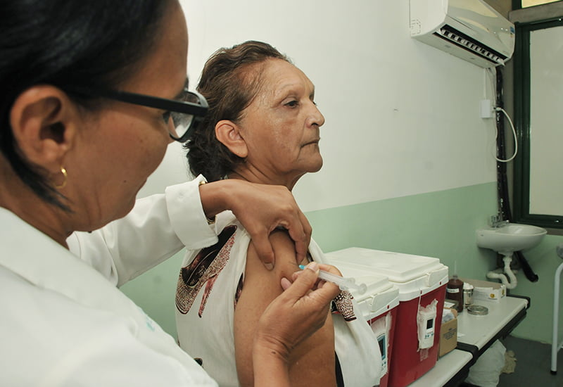 Vacinação contra Covid avançará em Camaçari para idosos de 80 anos acima